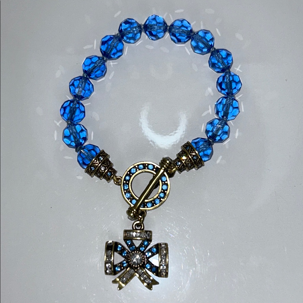 Nwot Crystal Accented Bow Toggle Closure Bracelet By Designer Heidi Daus 175$